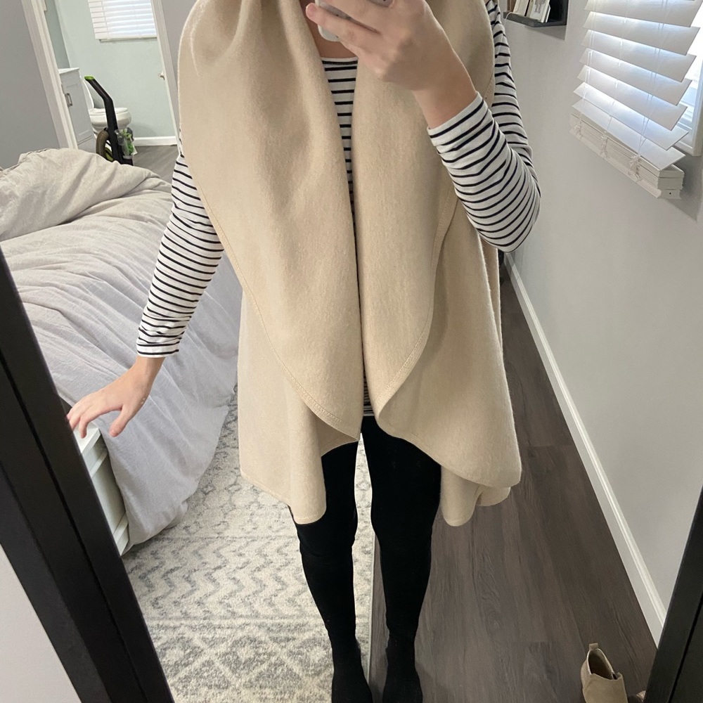 Beautiful vest/shawl